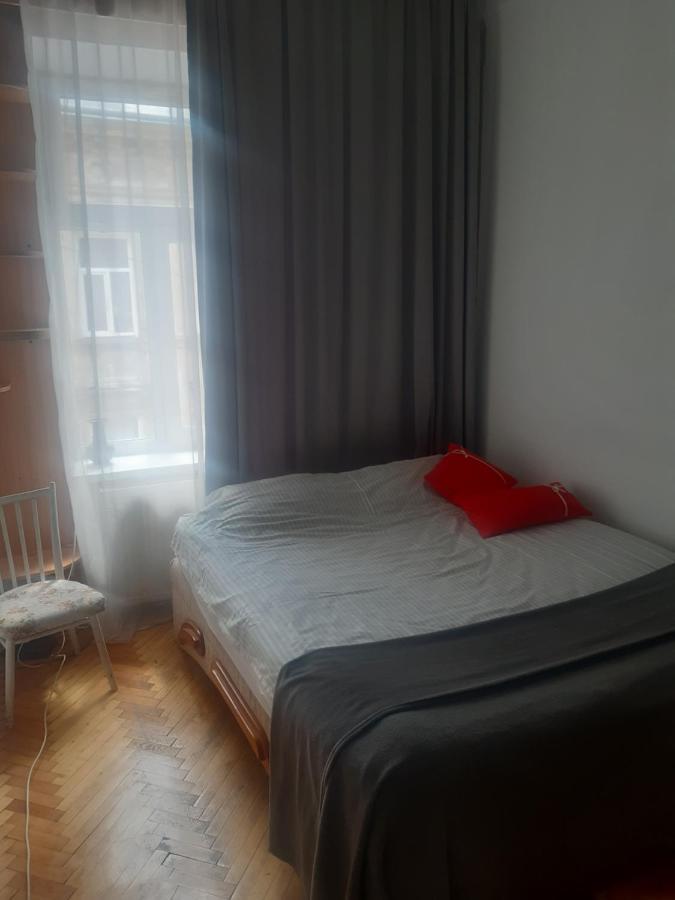на кулиша 41 Apartment
